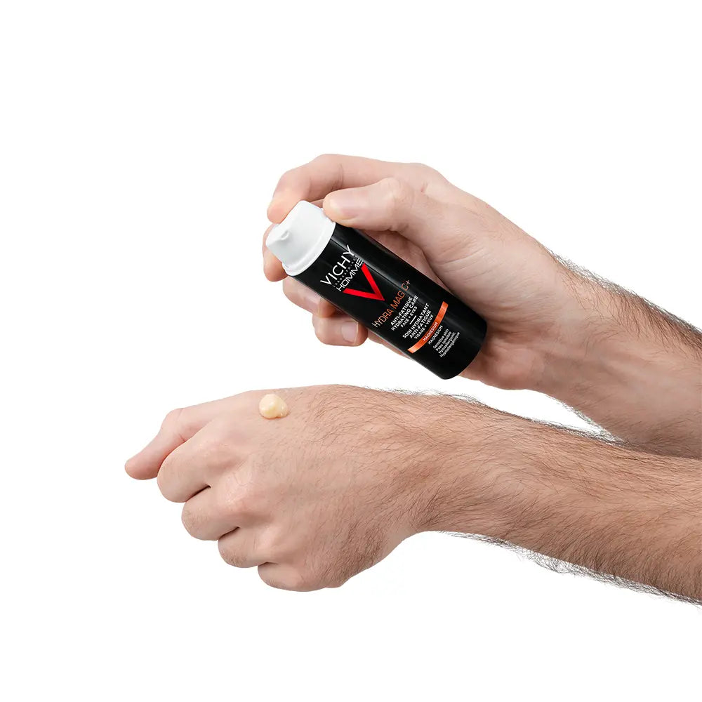 VICHY Homme Hydra Mag C+ Soin Hydratant 50ml tube blanc bleu anti-fatigue visage yeux vitamine C magnésium eau thermale - novaparapharmacie