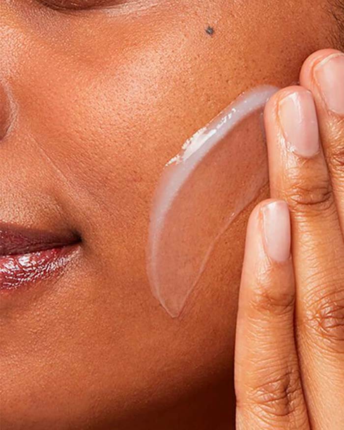 Application Visage CeraVe Crème Lavante Hydratante Nettoyage Doux Démaquillage Peaux Normales Sèches - novaparapharmacie