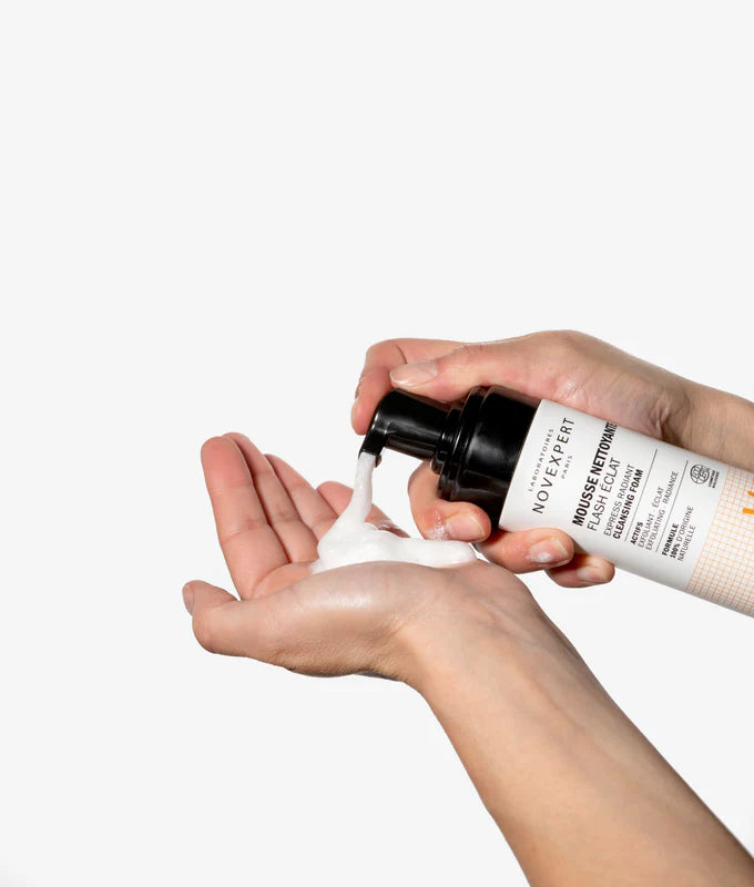 Texture sérum vitamine C Novexpert Duo Booster Éclat mousse flash légère éclat instantané anti-âge illuminateur - novaparapharmacie