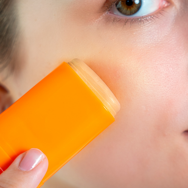 BABARIA Écran Solaire Stick Glow SPF50+ ingrédients filtres UVA UVB pigments lumineux antioxydants - novaparapharmacie
