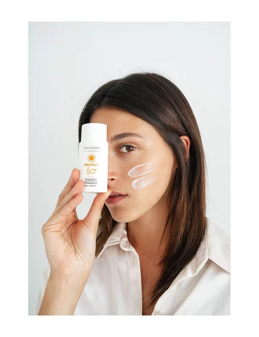 TRANSPARENT CLINIC Protect Emulsion SPF50+ application visage corps protection solaire famille plage été routine quotidienne -novaparapharmacie