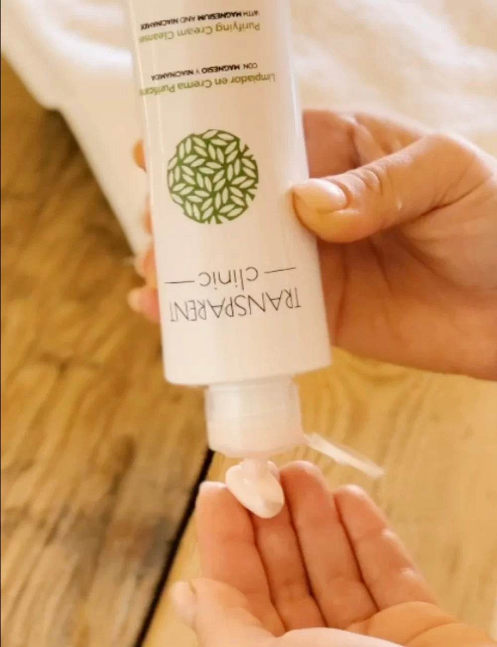 Transparent Clinic Purifying Cleanser application mode emploi nettoyant visage purifiant peau grasse - novaparapharmacie